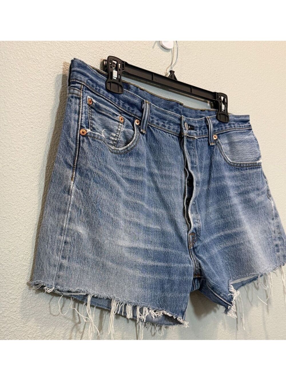 Vintage Levi's 501 Cut -Off Denim Shorts - Women's 36 - Picture 2 of 6